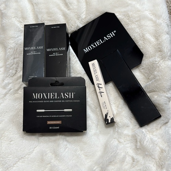 Moxie Lash Extras - Picture 1 of 4